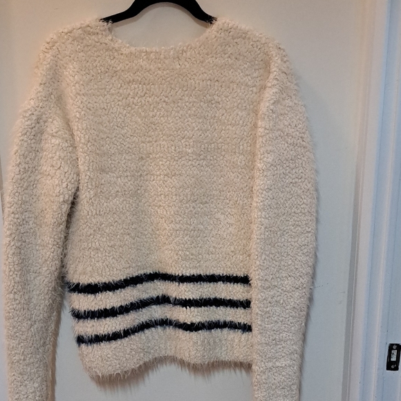 MINKPINK  oversized Cream Fuzzy Sweater - Picture 3 of 4